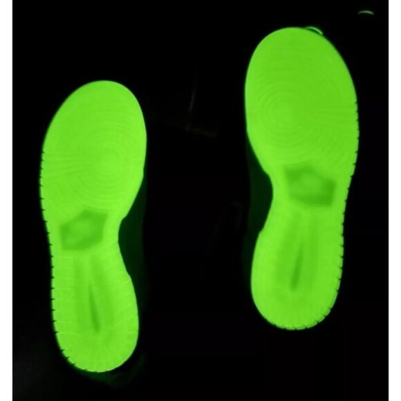 NIKE / Dunk Low SE / Men / Glow in the Dark / Green Neon / Sneakers / Size US 9. - Picture 5 of 8